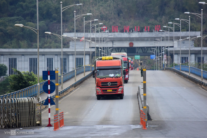 Trade with China through border gates plummeted